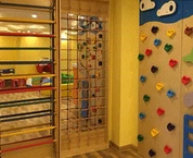 Вътрешна дървена стена за катерене